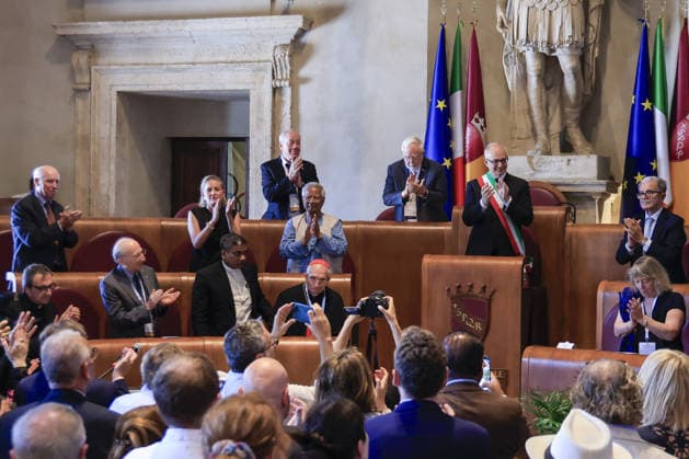 Global Nobel Laureates Assembly on Artificial Intelligence and Nuclear War in Rome ROME, ITALY, JULY 16: Rome Mayor Roberto Gualtieri (2nd R) and other participants applaud at the end of the last day of the Global Nobel Laureates Assembly on Artificial Intelligence and Nuclear War at the Capitoline Hill in Rome, Italy, on July 16, 2026. Riccardo De Luca Anadolu Rome Italy. Editorial use only. Please get in touch for any other usage.  Copyright: x2026xAnadoluxRiccardoxDexLucax