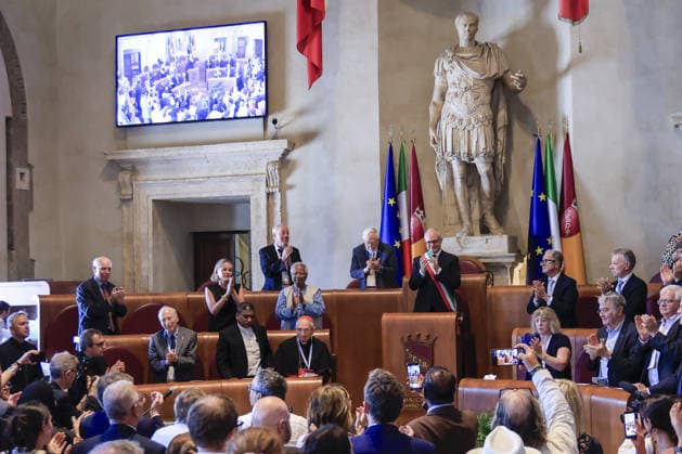 Global Nobel Laureates Assembly on Artificial Intelligence and Nuclear War in Rome ROME, ITALY, JULY 16: Rome Mayor Roberto Gualtieri (3rd R) and other participants applaud at the end of the last day of the Global Nobel Laureates Assembly on Artificial Intelligence and Nuclear War at the Capitoline Hill in Rome, Italy, on July 16, 2026. Riccardo De Luca Anadolu Rome Italy. Editorial use only. Please get in touch for any other usage.  Copyright: x2026xAnadoluxRiccardoxDexLucax