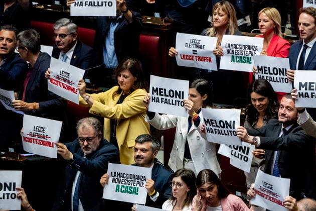 July 16, 2026, Rome, Italia, Italy: Opposition protests during the Chamber of Deputies session for the final vote on the electoral law, Rome, July 16, 2026. Rome Italy  - ZUMAa289 20260716_zia_a289_027 Copyright: xFrancescoxFotiax xAgfx