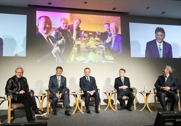 July 16, 2026, Tokyo, Japan - (L-R) American AI chip maker Nvidia founfer and CEO Jensen Huang, Japan s computer giant Fujitsu president Takahito Tokita, robotics company Fanuc president Kenji Yamaguchi, robotics company Yaskawa Electric vice chairman Masahiro Ogawa and Kawasaki Heavy Industries president Yasuhiko Hashimoto hold a press conference as they announce Japanese robotics companies begin business collaboration with Fujitsu and Nvidia in the field of the physical AI in Tokyo on Thursday, July 16, 2026. (photo by Yoshio Tsunoda AFLO)  aflo_338196663