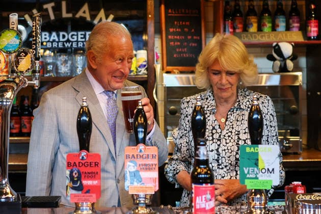 . 16 07 2026. Blandford Forum, United Kingdom. King Charles III and Queen Camilla during a visit to the Hall and Woodhouse Badger Brewery in Blandford Forum, Dorset, United Kingdom.  xPoolx xi-Imagesx IIM-26908-0003