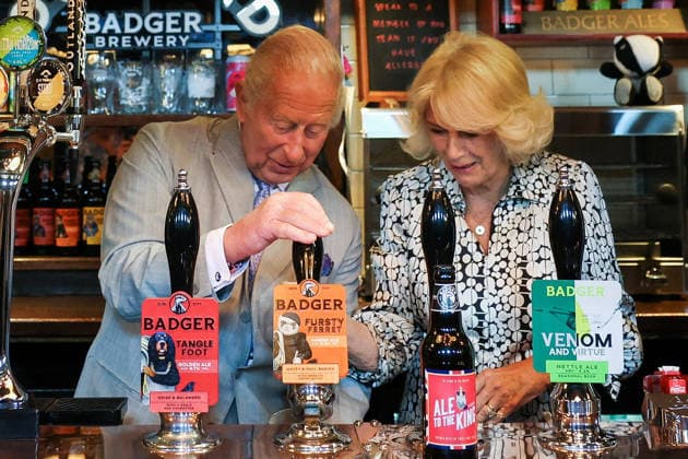 . 16 07 2026. Blandford Forum, United Kingdom. King Charles III and Queen Camilla during a visit to the Hall and Woodhouse Badger Brewery in Blandford Forum, Dorset, United Kingdom.  xPoolx xi-Imagesx IIM-26908-0014
