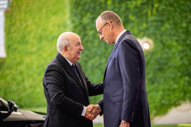 (R-L) Friedrich Merz (CDU), Bundeskanzler, und Abdelmadjid Tebboune, Praesident von Algerien, aufgenommen im Rahmen eines Treffens in Berlin, 16.07.2026. Berlin Deutschland *** R L Friedrich Merz (CDU), Chancellor of Germany, and Abdelmadjid Tebboune, President of Algeria, photographed during a meeting in Berlin on July 16, 2026, Berlin, Germany Copyright: xJulianexSonntagx