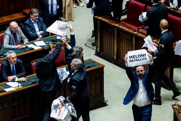 July 16, 2026, Rome, Italia, Italy: Opposition protests during the Chamber of Deputies session for the final vote on the electoral law, Rome, July 16, 2026. Rome Italy  - ZUMAa289 20260716_zia_a289_045 Copyright: xFrancescoxFotiax xAgfx