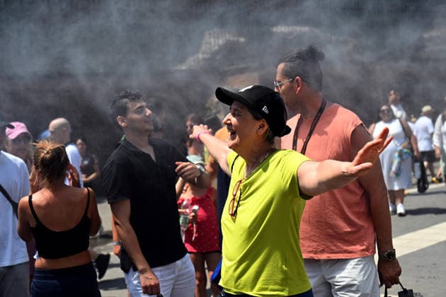 July 16, 2026, Rome, ITALY: Civil Protection refreshes tourists at the Colosseum with a water cannon..Rome, July 16, 2026.ANSA FABIO CIMAGLIA. Rome ITALY  - ZUMAa110 20260716_zaf_a110_033 Copyright: xFabioxCimagliax