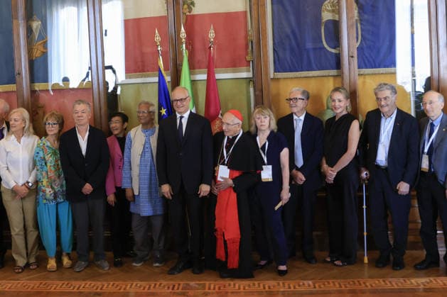 Global Nobel Laureates Assembly on Artificial Intelligence and Nuclear War in Rome ROME, ITALY - JULY 16: Maria Ressa (4th L), Nobel Peace Prize in 2021, Muhammad Yunus (5th L), Nobel Peace Prize in 2006, Rome s Mayor Roberto Gualtierii (6th L), Cardinal Silvano Maria Tomasi (6th R), Italian former Premier Romano Prodi (4th R), U.S. actress Sharon Stone (3rd R) and other participants pose for an official photo on the occasion of the last day of the Global Nobel Laureates Assembly on Artificial Intelligence and Nuclear War at the Capitoline Hill in Rome, Italy, on July 16, 2026. Riccardo De Luca Anadolu Rome Italy. Editorial use only. Please get in touch for any other usage.  Copyright: x2026xAnadoluxRiccardoxDexLucax
