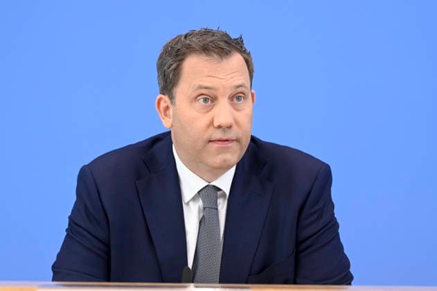 ABB BPK- Lars Klingbeil der Bundesminister der Finanzen SPD Politiker Vorstellung des Aktionsplans zur Bekaempfung von Steuer- und Finanzkriminalitaet auf der BPK Bundespressekonferenz am 16.07.2026 in Berlin Berlin Deutschland *** ABB BPK Lars Klingbeil, Federal Minister of Finance and SPD politician, presented the action plan to combat tax and financial crime at the BPK Federal Press Conference on July 16, 2026, in Berlin, Germany