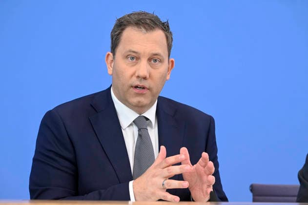 ABB BPK- Lars Klingbeil der Bundesminister der Finanzen SPD Politiker Vorstellung des Aktionsplans zur Bekaempfung von Steuer- und Finanzkriminalitaet auf der BPK Bundespressekonferenz am 16.07.2026 in Berlin Berlin Deutschland *** ABB BPK Lars Klingbeil, Federal Minister of Finance and SPD politician, presented the action plan to combat tax and financial crime at the BPK Federal Press Conference on July 16, 2026, in Berlin, Germany