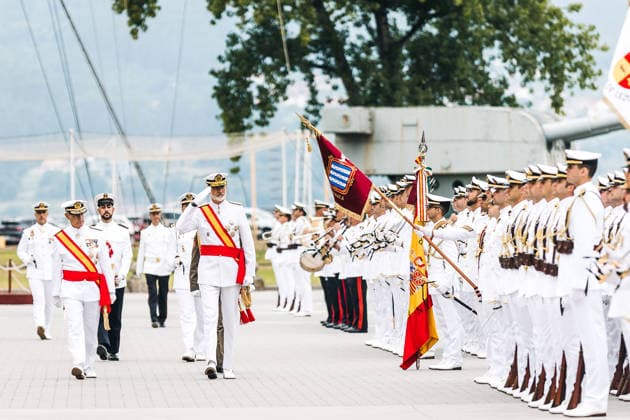 Felipe VI presides over the oath-taking ceremony before the flag and the presentation of royal commissions at the Naval Academy in Marín, Pontevedra. King Felipe VI, during the solemn ceremony of the oath or pledge before the flag and the presentation of royal commissions to the new class of Navy officers, on July 16, 2026, in Marín, Pontevedra, Galicia, Spain. This traditional military and institutional ceremony, held in the parade ground of the Naval Academy to coincide with the feast day of Our Lady of Mount Carmel—patron saint of seafarers and the Navy— is presided over by His Majesty King Felipe VI to award decorations to the most outstanding cadets and welcome the new officers to the ranks of the General Corps, Marine Corps, and Quar  Copyright: xBeatrizxCiscarx 7668285