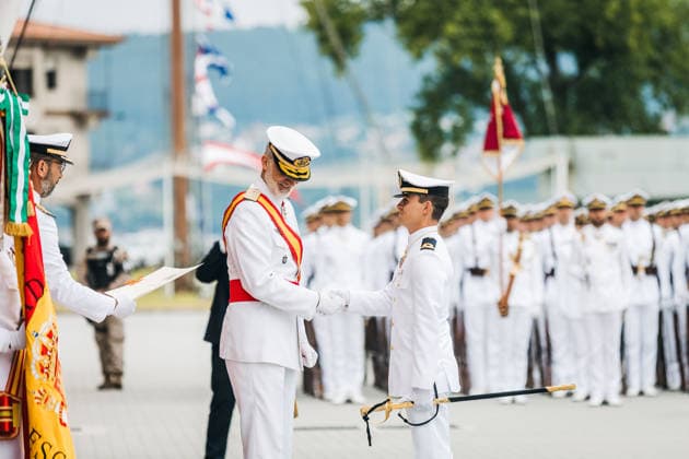 Felipe VI presides over the oath-taking ceremony before the flag and the presentation of royal commissions at the Naval Academy in Marín, Pontevedra. King Felipe VI, during the solemn ceremony of the oath or pledge before the flag and the presentation of royal commissions to the new class of Navy officers, on July 16, 2026, in Marín, Pontevedra, Galicia, Spain. This traditional military and institutional ceremony, held in the parade ground of the Naval Academy to coincide with the feast day of Our Lady of Mount Carmel—patron saint of seafarers and the Navy— is presided over by His Majesty King Felipe VI to award decorations to the most outstanding cadets and welcome the new officers to the ranks of the General Corps, Marine Corps, and Quar  Copyright: xBeatrizxCiscarx 7668289