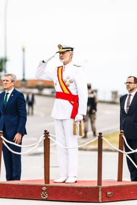 Felipe VI presides over the oath-taking ceremony before the flag and the presentation of royal commissions at the Naval Academy in Marín, Pontevedra. King Felipe VI, and the president of the Xunta de Galicia, Alfonso Rueda, during the solemn ceremony of the oath or pledge before the flag and the presentation of royal commissions to the new class of Navy officers, on July 16, 2026, in Marín, Pontevedra, Galicia, Spain. This traditional military and institutional ceremony, held in the parade ground of the Naval Academy to coincide with the feast day of Our Lady of Mount Carmel—patron saint of seafarers and the Navy— is presided over by His Majesty King Felipe VI to award medals to the most outstanding cadets and welcome the new officers to t  Copyright: xBeatrizxCiscarx 7668300