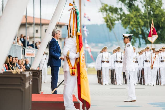 Felipe VI presides over the oath-taking ceremony before the flag and the presentation of royal commissions at the Naval Military Academy in Marín, Pontevedra. The president of the Xunta de Galicia, Alfonso Rueda i, during the solemn ceremony of the oath or pledge before the flag and the presentation of royal commissions to the new class of Navy officers, on July 16, 2026, in Marín, Pontevedra, Galicia, Spain. This traditional military and institutional ceremony, held in the parade ground of the Naval Academy to coincide with the feast day of Our Lady of Mount Carmel—patron saint of seafarers and the Navy— is presided over by His Majesty King Felipe VI to award decorations to the most outstanding cadets and welcome the new officers to the r  Copyright: xBeatrizxCiscarx 7668303