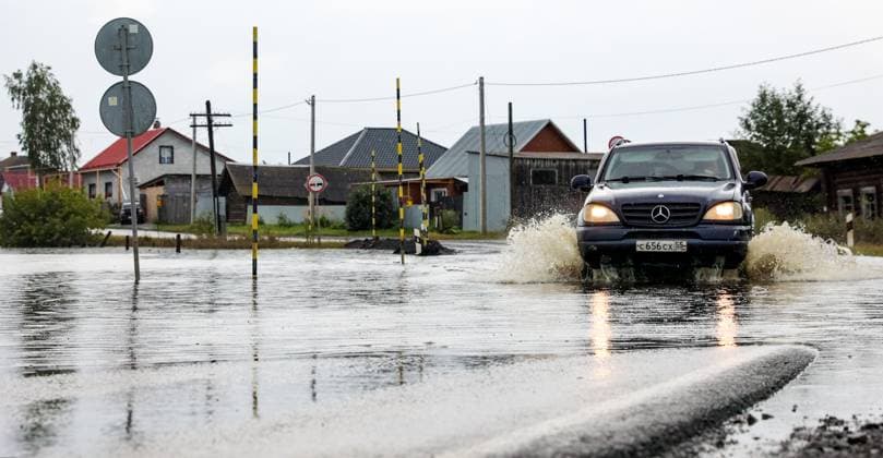 Russia Floods 9206485 16.07.2026 A car drives through a flooded road after heavy rains caused rivers to rise in the Irbitsky District of Sverdlovsk Region, Russia. Irina Semenova Sputnik Sverdlovsk Oblast Region Russia  Copyright: xIrinaxSemenovax