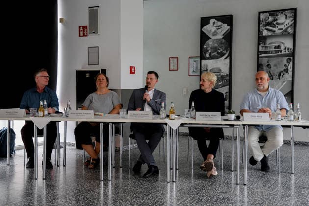 Theater Münster - Vorstellung künstlerisches Leitungsteam. Intendanz Neil Barry Moss Spielzeit 2027 2028. Neil Barry Moss, hat die zentralen Mitglieder seines Leitungsteams vorgestellt: vlnr. Kevin O™Day Tanzdirektor; Anne Verena Freybott Schauspieldirektorin; Dr. Daniel C. Schindler Chefdramaturg; Neil Barry Moss; Golo Berg, Generalmusikdirektor. Münster, Nordrhein-Westfalen, DEU, Deutschland, 16.07.2026 *** Theater Münster Introduces Artistic Leadership Team Artistic Director Neil Barry Moss 2027–2028 Season Neil Barry Moss has introduced the key members of his leadership team (from left to right): Kevin O™Day, Director of Dance; Anne Verena Freybott, Director of Acting; Dr. Daniel C. Schindler, Chief Dramaturg; Neil Barry Moss; Gol