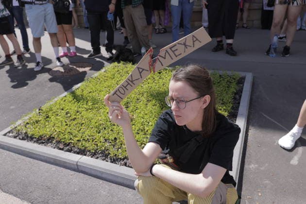 Anti-War Protesters Gather - Kharkiv A protester holds a handmade sign reading Tochka Amerika (Point America) during a demonstration in Kharkiv, Ukraine on July 16, 2026. Approximately 500 young people assembled at Freedom Square to protest the potential resignation of Mikhail Fedorov. The woman, wearing glasses and a black shirt, was among those calling for action regarding the government personnel matter. Photo by Titov Yevhen ABACAPRESS.COM Kharkiv Kharkiv Oblast Ukraine  Copyright: xTitovxYevhen ABACAx