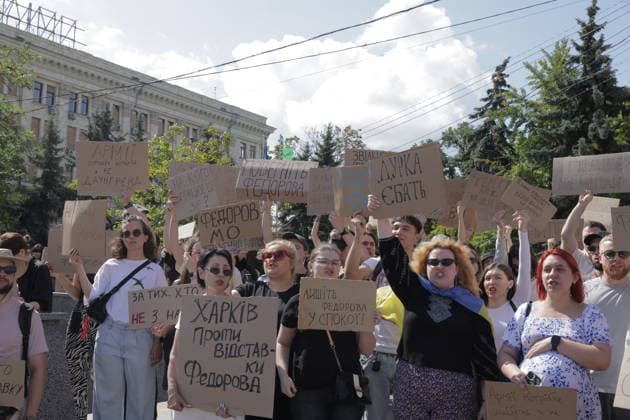 Anti-War Protesters Gather - Kharkiv Approximately 500 young people gathered in Kharkiv s Freedom Square on July 16 to protest the dismissal of Mykhailo Fedorov, holding cardboard signs with slogans written in Ukrainian. The demonstration reflects public opposition to the government decision, with participants expressing their demands through placards and civic engagement in the central city square. Photo by Titov Yevhen ABACAPRESS.COM Kharkiv Kharkiv Oblast Ukraine  Copyright: xTitovxYevhen ABACAx