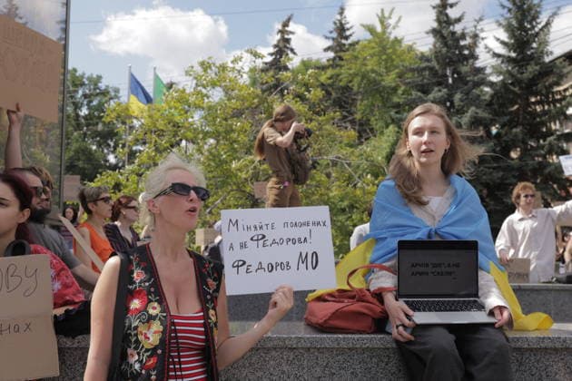 Anti-War Protesters Gather - Kharkiv Approximately 500 young people assembled at Freedom Square in Kharkiv on July 16, 2026, to protest the potential removal of regional governor Mykhailo Fedorov. Demonstrators displayed signs in ukrainian and wrapped themselves in the national flag, with some holding laptops bearing political slogans. The rally underscored public support for the regional administrator amid political uncertainty. Photo by Titov Yevhen ABACAPRESS.COM Kharkiv Kharkiv Oblast Ukraine  Copyright: xTitovxYevhen ABACAx