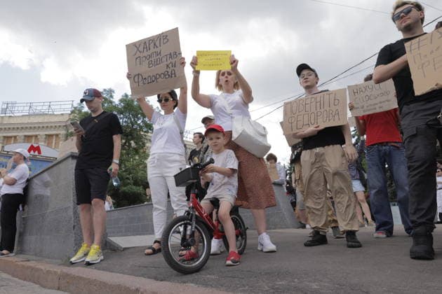 Anti-War Protesters Gather - Kharkiv Approximately 500 young people gather at Freedom Square in Kharkiv on July 16, 2026, protesting the dismissal of Mikhail Fedorov. Demonstrators hold cardboard signs in Ukrainian, with one child holding a bicycle among the crowd. The protest reflects public discontent with the personnel decision, drawing participants of various ages to the central city square. Photo by Titov Yevhen ABACAPRESS.COM Kharkiv Kharkiv Oblast Ukraine  Copyright: xTitovxYevhen ABACAx