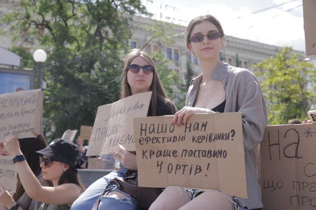 Anti-War Protesters Gather - Kharkiv Young protesters hold handmade signs with messages in Ukrainian during a demonstration at Freedom Square in Kharkiv on July 16, 2026. Approximately 500 young people gathered to protest the dismissal of Mikhail Fedorov, with participants displaying placards expressing their opposition to the government decision. Photo by Titov Yevhen ABACAPRESS.COM Kharkiv Kharkiv Oblast Ukraine  Copyright: xTitovxYevhen ABACAx