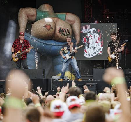 Entertainment Themen der Woche KW29 LICHTENVOORDE - Mooi Wark on the first day of the Zwarte Cross festival. The four-day music, theater, and motocross event is taking place in the Achterhoek for the 28th time. ANP EMIEL MUIJDERMAN netherlands out - belgium out  Copyright: xx x563655661x originalFilename: 563655661.jpg