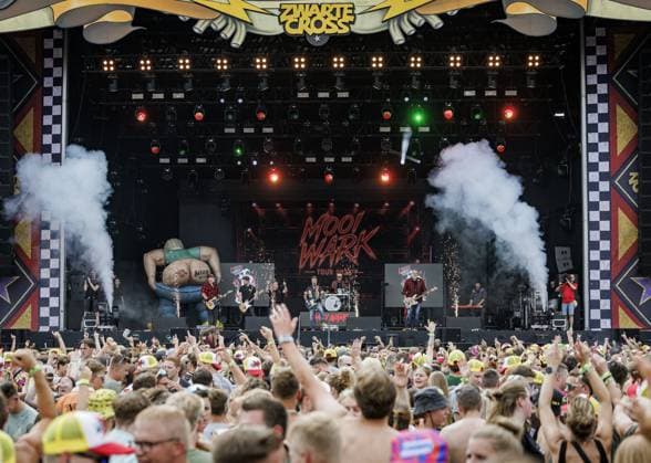 LICHTENVOORDE - Mooi Wark on the first day of the Zwarte Cross festival. The four-day music, theater, and motocross event is taking place in the Achterhoek for the 28th time. ANP EMIEL MUIJDERMAN netherlands out - belgium out  Copyright: xx x563655665x originalFilename: 563655665.jpg