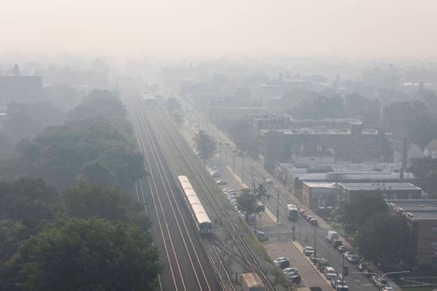 July 16, 2026, Chicago, Il, USA: A CTA Ã¢â‚¬oeLÃ¢â‚¬Â Green Line train runs through haze from Canadian wildfires on the West Side of Chicago, July 16, 2026, in the Austin neighborhood. Chicago USA  - ZUMAm67_ 20260716_zaf_m67_001 Copyright: xBrianxCassellax