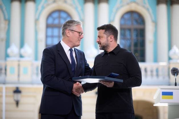 Zelenskyy meets British Prime Minister Starmer in Kyiv Ukrainian President Volodymyr Zelenskyy meets with British Prime Minister Keir Starmer in Kyiv, Ukraine, on July 16, 2026. The two leaders discussed continued British support for Ukraine. Photo by PRESIDENT OF UKRAINE apaimages Ukraine Ukraine Ukraine 160726_Ukraine_UPO_00(2).jpeg Copyright: xapaimagesxPRESIDENTxOFxUKRAINEx xapaimagesx