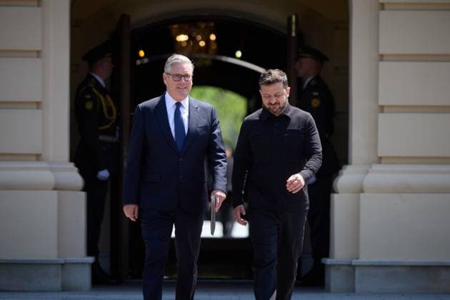 Zelenskyy meets British Prime Minister Starmer in Kyiv Ukrainian President Volodymyr Zelenskyy meets with British Prime Minister Keir Starmer in Kyiv, Ukraine, on July 16, 2026. The two leaders discussed continued British support for Ukraine. Photo by PRESIDENT OF UKRAINE apaimages Ukraine Ukraine Ukraine 160726_Ukraine_UPO_00(17).jpeg Copyright: xapaimagesxPRESIDENTxOFxUKRAINEx xapaimagesx