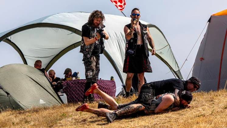 Autakt Dong Open Air 2026 ** NUR FÜR REDAKTIONELLE ZWECKE ** EDITORIAL USE ONLY **<p>Metallfans befinden sich am 16.7.2026 auf der Halde, Norddeutschland in Neukirchen-Vluyn. Es wird das diesjährige Musikfestival veranstaltet. Foto : Arnulf Stoffel Funke Foto Services < p> Buntes Deutschland NRW Neukirchen-Vluyn Copyright: ArnulfxStoffel *** Autakt Dong Open Air 2026 ** FOR EDITORIAL PURPOSES ONLY ** EDITORIAL USE ONLY ** p Metal fans will be at the slag heap on July 16, 2026, Neukirchen-Vluyn, Northern Germany. This year’s music festival is being held there. Photo: Arnulf Stoffel, Funke Foto Services p Colorful Germany, North Rhine-Westphalia, Neukirchen-Vluyn. Copyright ArnulfxStoffel Copyright: ArnulfxStoffel doc86qryfnjbeubrqe1ie8 ,EDITORIAL USE ONLY