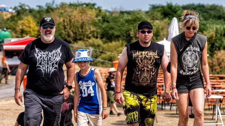 Autakt Dong Open Air 2026 ** NUR FÜR REDAKTIONELLE ZWECKE ** EDITORIAL USE ONLY **<p>Metallfans befinden sich am 16.7.2026 auf der Halde, Norddeutschland in Neukirchen-Vluyn. Es wird das diesjährige Musikfestival veranstaltet. Foto : Arnulf Stoffel Funke Foto Services < p> Buntes Deutschland NRW Neukirchen-Vluyn Copyright: ArnulfxStoffel *** Autakt Dong Open Air 2026 ** FOR EDITORIAL PURPOSES ONLY ** EDITORIAL USE ONLY ** p Metal fans will be at the slag heap on July 16, 2026, Neukirchen-Vluyn, Northern Germany. This year’s music festival is being held there. Photo: Arnulf Stoffel, Funke Foto Services p Colorful Germany, North Rhine-Westphalia, Neukirchen-Vluyn. Copyright ArnulfxStoffel Copyright: ArnulfxStoffel doc86qrygkz5acceeq8tt9 ,EDITORIAL USE ONLY