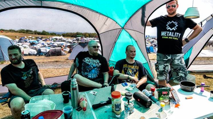 Autakt Dong Open Air 2026 ** NUR FÜR REDAKTIONELLE ZWECKE ** EDITORIAL USE ONLY **<p>Metallfans befinden sich am 16.7.2026 auf der Halde, Norddeutschland in Neukirchen-Vluyn. Es wird das diesjährige Musikfestival veranstaltet. Foto : Arnulf Stoffel Funke Foto Services < p> Buntes Deutschland NRW Neukirchen-Vluyn Copyright: ArnulfxStoffel *** Autakt Dong Open Air 2026 ** FOR EDITORIAL PURPOSES ONLY ** EDITORIAL USE ONLY ** p Metal fans will be at the slag heap on July 16, 2026, Neukirchen-Vluyn, Northern Germany. This year’s music festival is being held there. Photo: Arnulf Stoffel, Funke Foto Services p Colorful Germany, North Rhine-Westphalia, Neukirchen-Vluyn. Copyright ArnulfxStoffel Copyright: ArnulfxStoffel doc86qry8lv4q861l3aidf ,EDITORIAL USE ONLY