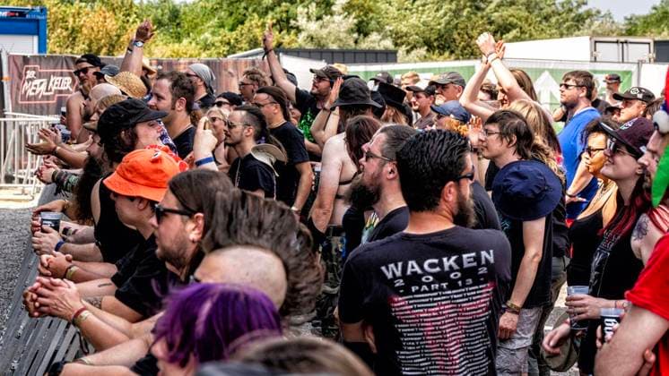 Autakt Dong Open Air 2026 ** NUR FÜR REDAKTIONELLE ZWECKE ** EDITORIAL USE ONLY **<p>Metallfans befinden sich am 16.7.2026 auf der Halde, Norddeutschland in Neukirchen-Vluyn. Es wird das diesjährige Musikfestival veranstaltet und als erstes tritt die Band Aereum auf. Foto : Arnulf Stoffel Funke Foto Services < p> Buntes Deutschland NRW Neukirchen-Vluyn Copyright: ArnulfxStoffel *** Autakt Dong Open Air 2026 ** FOR EDITORIAL PURPOSES ONLY ** EDITORIAL USE ONLY ** p Metal fans will be at the slag heap on July 16, 2026, Neukirchen-Vluyn, Northern Germany. This year’s music festival is taking place there, and the band Aereum is the first to perform. Photo: Arnulf Stoffel, Funke Foto Services p Colorful Germany, North Rhine-Westphalia, Neuki Copyright: ArnulfxStoffel doc86qrymho75zwrel5twl ,EDITORIAL USE ONLY