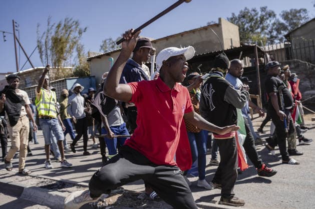 Anti-migrant group holds protest in Johannesburg JOHANNESBURG, SOUTH AFRICA - JULY 16: An anti-migrant group of dozens of people hold a protest in the Alexandra township of Johannesburg, South Africa on July 16, 2026. While some of the demonstrators carried sticks, security forces take precautions along the march route. Ihsaan Haffejee Anadolu Johannesburg South Africa. Editorial use only. Please get in touch for any other usage.  Copyright: x2026xAnadoluxIhsaanxHaffejeex