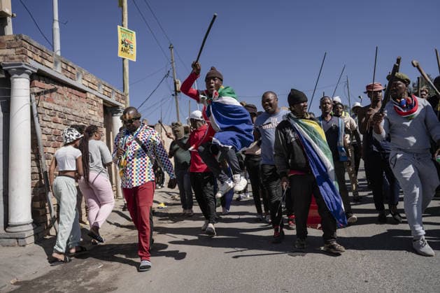 Anti-migrant group holds protest in Johannesburg JOHANNESBURG, SOUTH AFRICA - JULY 16: An anti-migrant group of dozens of people hold a protest in the Alexandra township of Johannesburg, South Africa on July 16, 2026. While some of the demonstrators carried sticks, security forces take precautions along the march route. Ihsaan Haffejee Anadolu Johannesburg South Africa. Editorial use only. Please get in touch for any other usage.  Copyright: x2026xAnadoluxIhsaanxHaffejeex