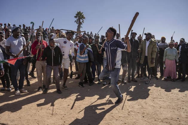 Anti-migrant group holds protest in Johannesburg JOHANNESBURG, SOUTH AFRICA - JULY 16: An anti-migrant group of dozens of people hold a protest in the Alexandra township of Johannesburg, South Africa on July 16, 2026. While some of the demonstrators carried sticks, security forces take precautions along the march route. Ihsaan Haffejee Anadolu Johannesburg South Africa. Editorial use only. Please get in touch for any other usage.  Copyright: x2026xAnadoluxIhsaanxHaffejeex