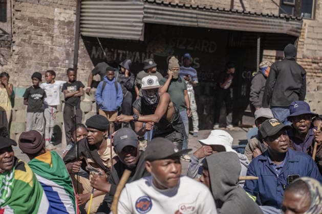 Anti-migrant group holds protest in Johannesburg JOHANNESBURG, SOUTH AFRICA - JULY 16: An anti-migrant group of dozens of people hold a protest in the Alexandra township of Johannesburg, South Africa on July 16, 2026. While some of the demonstrators carried sticks, security forces take precautions along the march route. Ihsaan Haffejee Anadolu Johannesburg South Africa. Editorial use only. Please get in touch for any other usage.  Copyright: x2026xAnadoluxIhsaanxHaffejeex