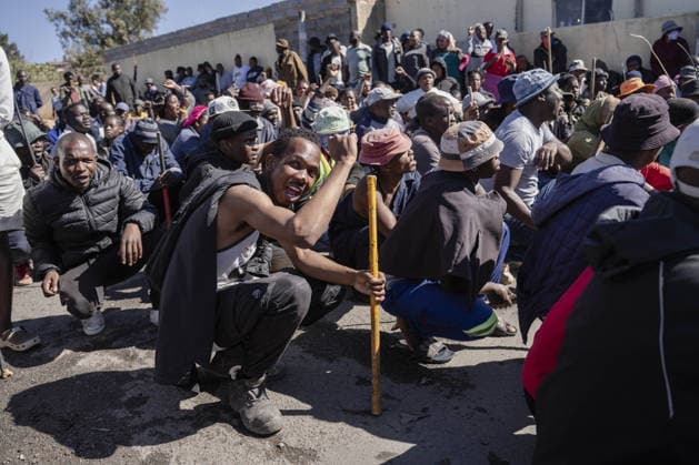 Anti-migrant group holds protest in Johannesburg JOHANNESBURG, SOUTH AFRICA - JULY 16: An anti-migrant group of dozens of people hold a protest in the Alexandra township of Johannesburg, South Africa on July 16, 2026. While some of the demonstrators carried sticks, security forces take precautions along the march route. Ihsaan Haffejee Anadolu Johannesburg South Africa. Editorial use only. Please get in touch for any other usage.  Copyright: x2026xAnadoluxIhsaanxHaffejeex