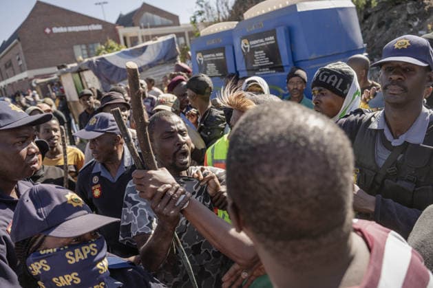 Anti-migrant group holds protest in Johannesburg JOHANNESBURG, SOUTH AFRICA - JULY 16: An anti-migrant group of dozens of people hold a protest in the Alexandra township of Johannesburg, South Africa on July 16, 2026. While some of the demonstrators carried sticks, security forces took precautions along the march route as brief tensions erupted between officers and some of the protesters. Ihsaan Haffejee Anadolu Johannesburg South Africa. Editorial use only. Please get in touch for any other usage.  Copyright: x2026xAnadoluxIhsaanxHaffejeex