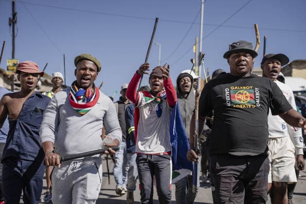 Anti-migrant group holds protest in Johannesburg JOHANNESBURG, SOUTH AFRICA - JULY 16: An anti-migrant group of dozens of people hold a protest in the Alexandra township of Johannesburg, South Africa on July 16, 2026. While some of the demonstrators carried sticks, security forces take precautions along the march route. Ihsaan Haffejee Anadolu Johannesburg South Africa. Editorial use only. Please get in touch for any other usage.  Copyright: x2026xAnadoluxIhsaanxHaffejeex