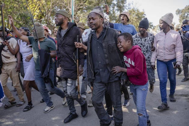 Anti-migrant group holds protest in Johannesburg JOHANNESBURG, SOUTH AFRICA - JULY 16: An anti-migrant group of dozens of people hold a protest in the Alexandra township of Johannesburg, South Africa on July 16, 2026. While some of the demonstrators carried sticks, security forces take precautions along the march route. Ihsaan Haffejee Anadolu Johannesburg South Africa. Editorial use only. Please get in touch for any other usage.  Copyright: x2026xAnadoluxIhsaanxHaffejeex
