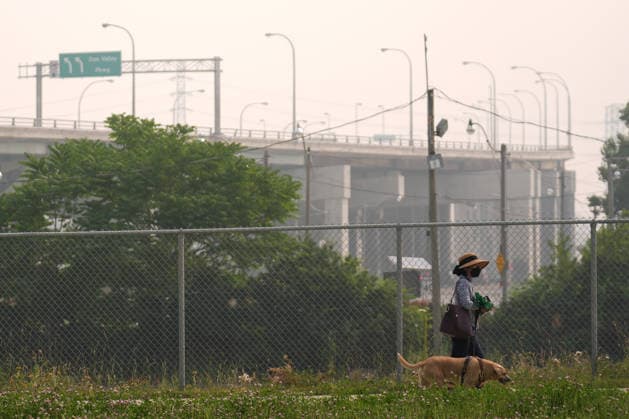 Forest Fires Smoke Blankets Toronto TORONTO, CANADA - JULY 16 : The hazy Toronto skyline is seen as smoke from wildfires continue to impact air quality in Toronto, Ontario on July 16, 2026. Smoke from wildfires in northwestern Ontario has moved into parts of the province, causing very poor air quality and reduced visibility, prompting Environment Canada to issue a high-level air quality alert Wednesday. Mert Alper Dervis Anadolu Ontario Canada. Editorial use only. Please get in touch for any other usage.  Copyright: x2026xAnadoluxMertxAlperxDervisx