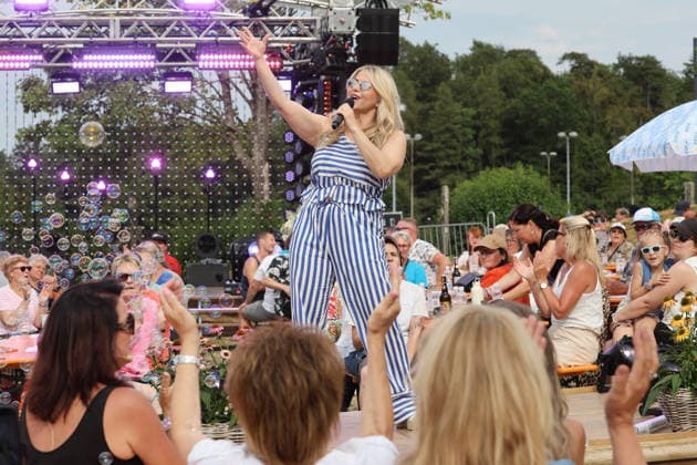 Donnschtig Jass Beatrice Egli 16.07.2026 Horgen ZH, SCHWEIZ, Generalprobe zur TV Sendung Donnschtig Jass mit Saengerin Beatrice Egli *** Donnschtig Jass with Beatrice Egli, July 16, 2026, Horgen, ZH, SWITZERLAND—dress rehearsal for the TV show Donnschtig Jass featuring singer Beatrice Egli 