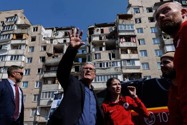 Prime Minister Keir Starmer visits Ukraine 16 07 2026. Ukraine. Prime Minister Keir Starmer meets emergency workers and residents in the Podilskyi area of Kyiv which was hit by Russian missile strikes in which 8 people were killed.in Kyiv., Credit:Simon Dawson No 10 Downing Street B66 Avalon Ukraine, Kyiv  Copyright: xSimonxDawsonx xNox10xDowningxStreetx xB66x xAvalonx 1116894163
