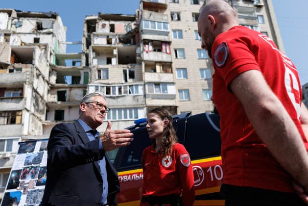 Prime Minister Keir Starmer visits Ukraine 16 07 2026. Ukraine. Prime Minister Keir Starmer meets emergency workers and residents in the Podilskyi area of Kyiv which was hit by Russian missile strikes in which 8 people were killed.in Kyiv., Credit:Simon Dawson No 10 Downing Street B66 Avalon Ukraine, Kyiv  Copyright: xSimonxDawsonx xNox10xDowningxStreetx xB66x xAvalonx 1116894171