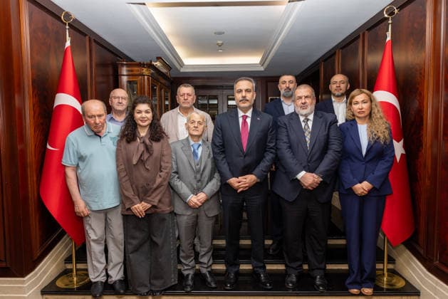 Turkish FM Hakan Fidan meets Crimean Tatar leaders in Kyiv KYIV, UKRAINE - JULY 16: Turkish Foreign Minister Hakan Fidan (C) meets with Crimean Tatar National Leader and Ukrainian lawmaker Mustafa Dzhemilev and Chairman of the Crimean Tatar Mejlis Refat Chubarov in Kyiv during his visit to Ukraine, on July 16, 2026. Mustafa Hatipoglu Anadolu Kyiv Ukraine. Editorial use only. Please get in touch for any other usage.  Copyright: x2026xAnadoluxMustafaxHatipoglux