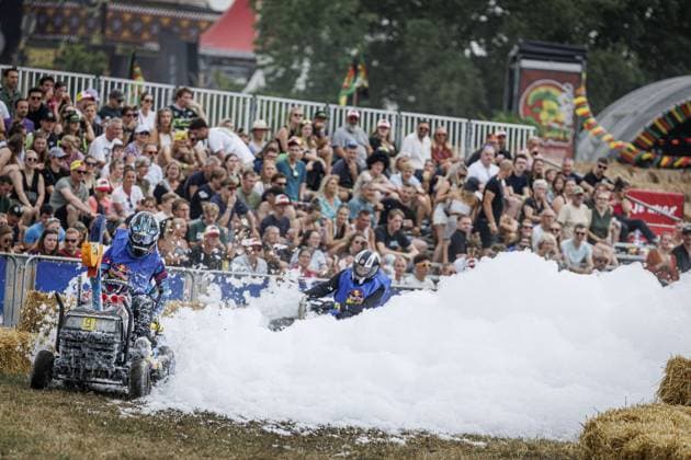 LICHTENVOORDE - Lawnmower racing on the first day of the Zwarte Cross festival. The four-day music, theater, and motocross event is taking place in the Achterhoek for the 28th time. ANP EMIEL MUIJDERMAN netherlands out - belgium out  Copyright: xx x563667736x originalFilename: 563667736.jpg