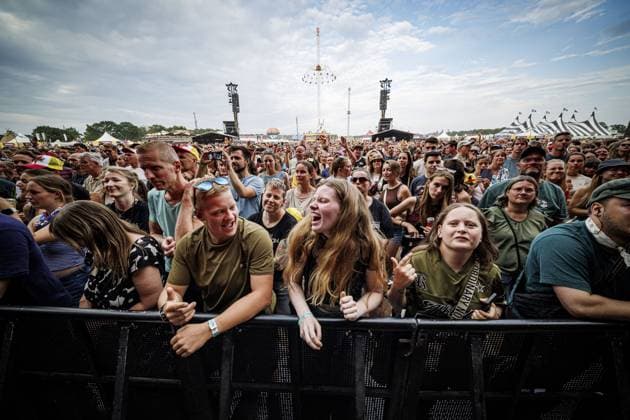 LICHTENVOORDE - Crowd on the first day of the Zwarte Cross festival. The four-day music, theater, and motocross event is taking place in the Achterhoek for the 28th time. ANP EMIEL MUIJDERMAN netherlands out - belgium out  Copyright: xx x563667807x originalFilename: 563667807.jpg