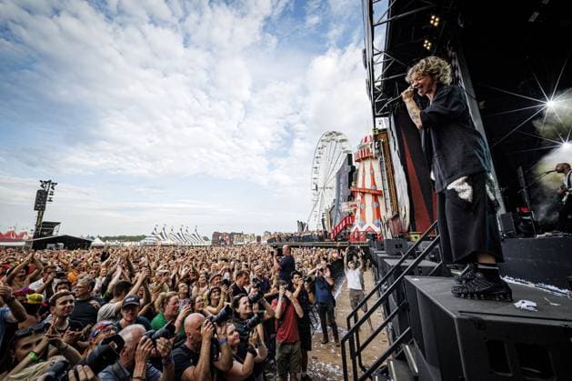 LICHTENVOORDE - Jacqueline Govaert of the band Krezip on the first day of the Zwarte Cross festival. The four-day music, theater, and motocross event is taking place in the Achterhoek for the 28th time. ANP EMIEL MUIJDERMAN netherlands out - belgium out  Copyright: xx x563667833x originalFilename: 563667833.jpg
