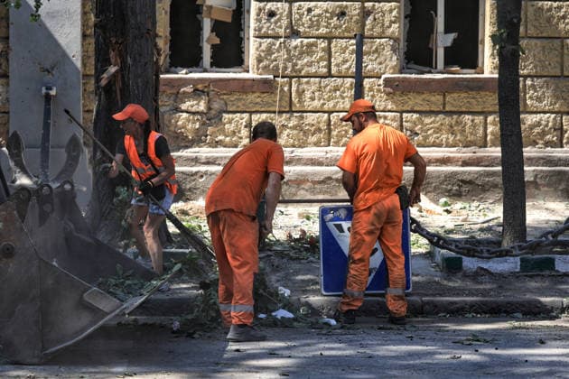 RECORD DATE NOT STATED Workers carry out cleanup work following a Russian missile strike on the Odesa Vocational College of Maritime and Railway Transport in Odesa, Ukraine, on July 16, 2026. The attack shattered windows and damaged the roof and ceilings of the educational institution (Photo by Nina Liashonok Ukrinform) Russian missile strike damages maritime college building in Odesa  Copyright: xNinaxLiashonokx