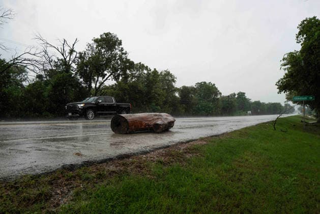July 16, 2026: Large tree trunk debris cover Texas 27 into Center Point from the Guadalupe River rising over the road. Center Point, Texas. CSM Center Point United States of America - ZUMAc04_ 1080158510st Copyright: xMarioxCantux